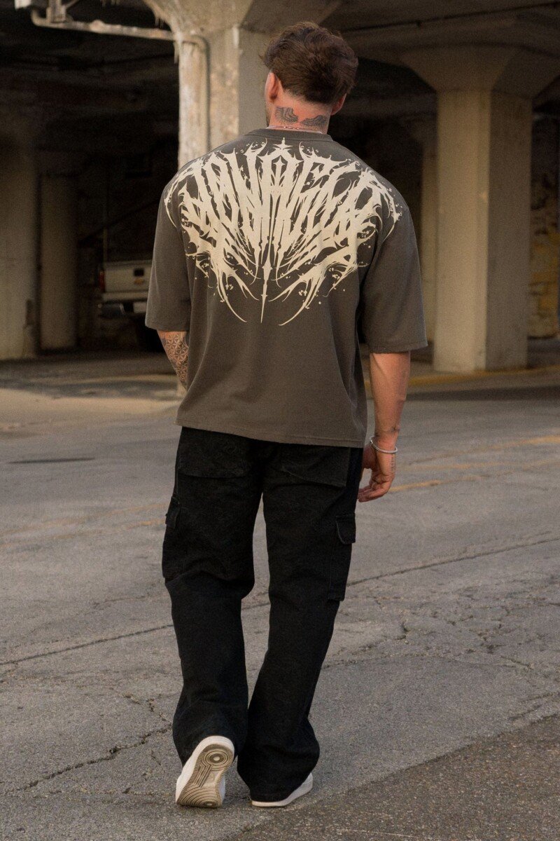 YoungLA Playera Verde Militar Estampado Grande