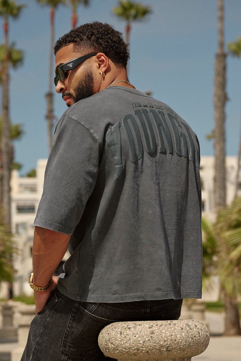 YoungLA Playera Oversize Logo 3D Gris