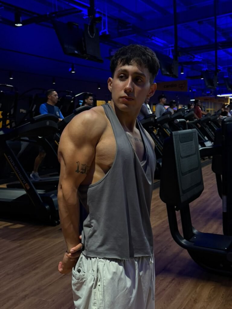 Abdiel López entrenando