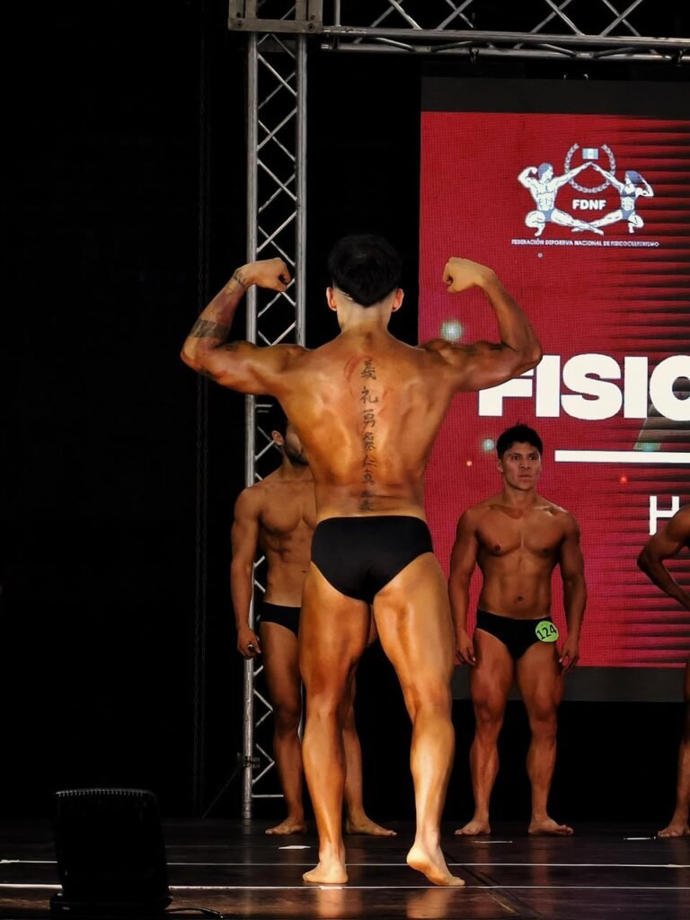 Abdiel López compitiendo en fisicoculturismo, Federación Deportiva Nacional de Fisicoculturismo de Guatemala