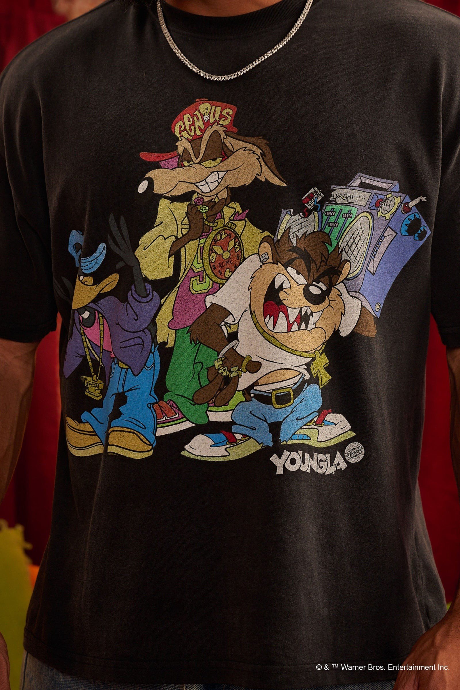 YoungLA x Looney Tunes Playera Negra Looney Crew